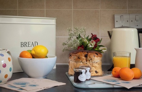 Keswick Cottage | Idyllic 2 Bedroom Stay in Keswick with Family-Friendly Perks