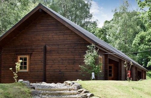 Killin Cottage | Pet-Friendly 2 Bedroom Retreat in Killin with Lake View