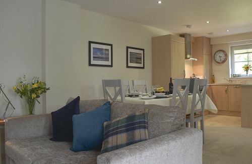 Killin Cottage | Cozy 2-Bedroom Getaway in Killin with Lake Views