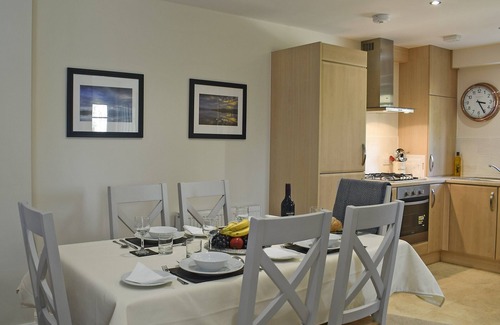 Killin Cottage | Cozy 2-Bedroom Getaway in Killin with Lake Views