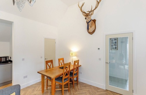 Altnaharra Cottage | Charming 2 Bedroom Retreat in Altnaharra with Lake Views