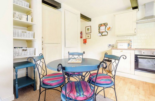 West Burton Cottage | Family-Friendly 2 Bedroom Stay in West Burton, Near Leyburn