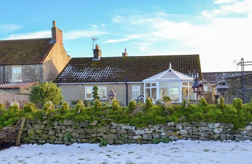 Lockton Cottage | Ideal 2-Bedroom Stay in Lockton, Near Pickering