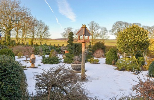Lockton Cottage | Ideal 2-Bedroom Stay in Lockton, Near Pickering
