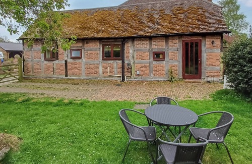 Malvern Cottage | Pet-Friendly 2 Bedroom Retreat in Welland, Near Malvern
