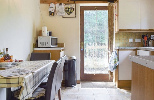 Little Malvern Cottage | Peaceful Barn Conversion with Courtyard Garden & Family Amenities