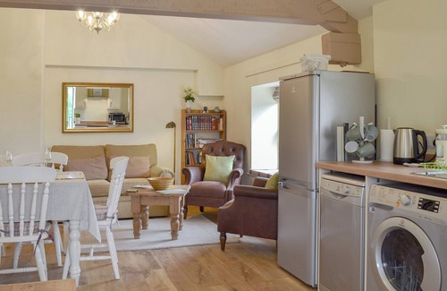 Dobcross Cottage | Family-Friendly 2 Bedroom Retreat in Mossley with Breakfast