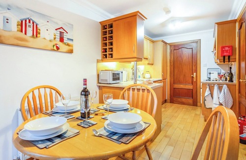 Nairn Cottage | Ideal 2-Bedroom Accommodation with Oceanfront Views