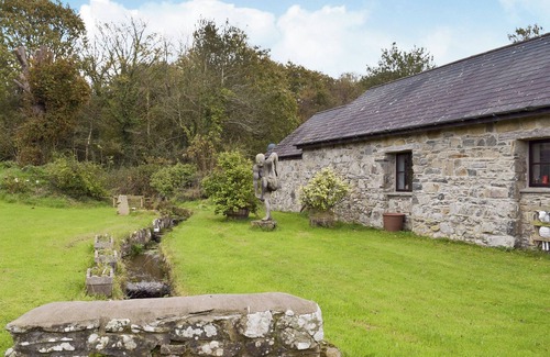 Newport Cottage | Pet-Friendly 2 Bedroom Retreat in Fachongle Ganol