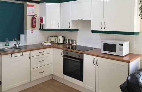Horning Cottage | Cozy 2 Bedroom Retreat in Horning with Lake Views