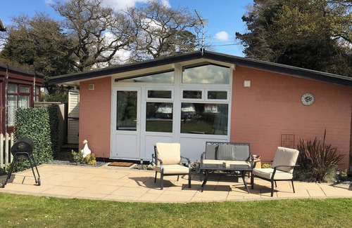 Horning Cottage | Cozy 2 Bedroom Retreat in Horning with Lake Views
