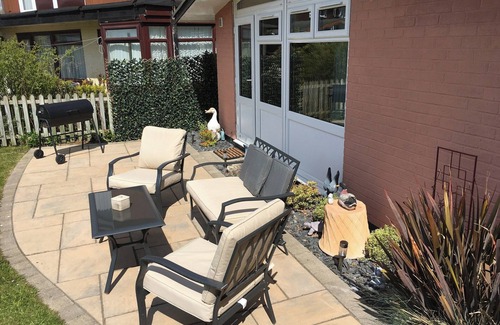 Horning Cottage | Cozy 2 Bedroom Retreat in Horning with Lake Views