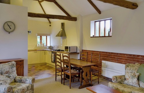 Norwich Cottage | Discover the Norfolk Broads from a Cozy Thatched Cottage