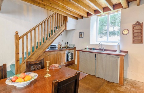 Market Rasen Cottage | Cozy 2-Bedroom Accommodation in Panton with Lake Views