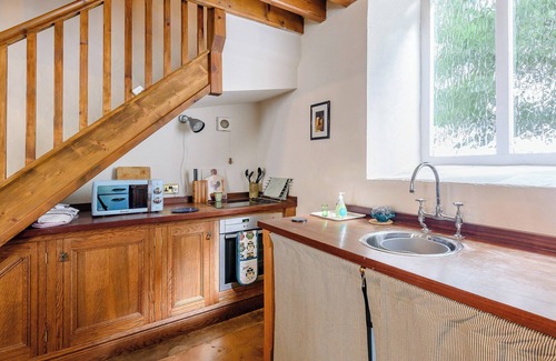 Market Rasen Cottage | Cozy 2-Bedroom Accommodation in Panton with Lake Views