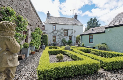 Penrith Cottage | Cozy 2 Bedroom Retreat in Stainton, Penrith with Kitchen