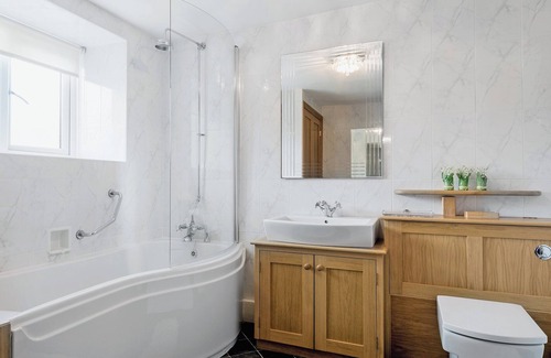 Penrith Cottage | Cozy 2 Bedroom Retreat in Stainton, Penrith with Kitchen