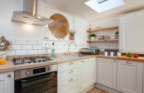 Penryn Cottage | Cozy 2 Bedroom Retreat in Mabe with Ocean Views