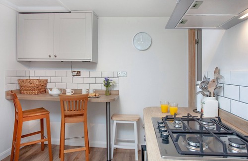 Penryn Cottage | Cozy 2 Bedroom Retreat in Mabe with Ocean Views