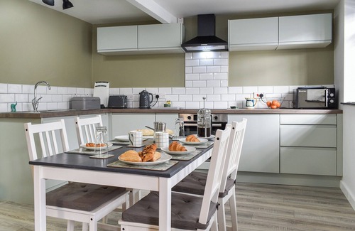 Street Cottage | Discover The Old Post House: A Gem Near Somerset Attractions