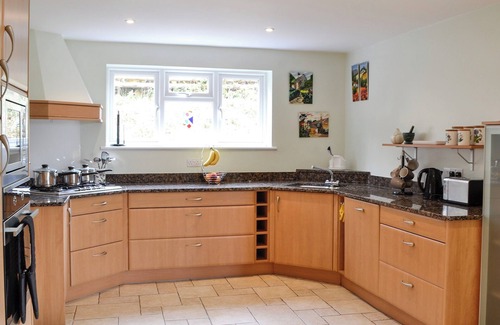 Stroud Cottage | Family-Friendly 2 Bedroom Stay in Lypiatt Hill, Stroud