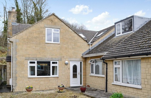 Stroud Cottage | Family-Friendly 2 Bedroom Stay in Lypiatt Hill, Stroud