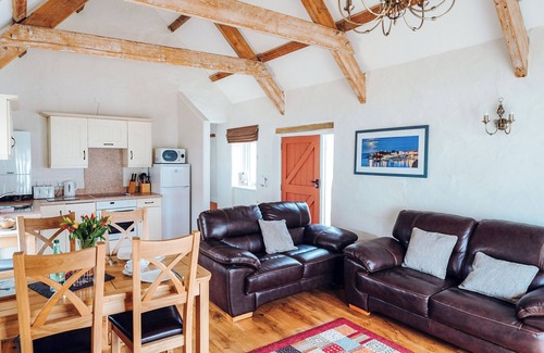Lydstep Cottage | Bright 2 Bedroom Getaway in Lydstep, Near Tenby