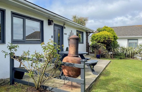 Treator Cottage | Relax with Ocean Views in Serene Rural Surroundings