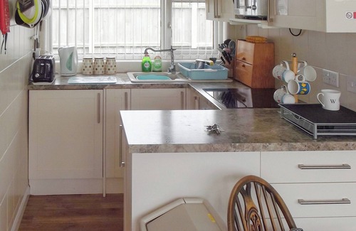 Walcott Cottage | Cozy 2 Bedroom Escape with Ocean View in Walcott