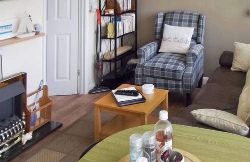Walcott Cottage | Cozy 2 Bedroom Escape with Ocean View in Walcott