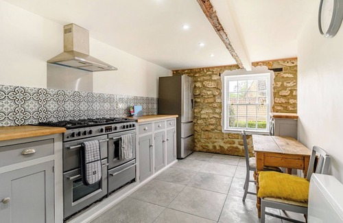Castleton Cottage | Family-Friendly 2 Bedroom Stay in Castleton, Near Whitby