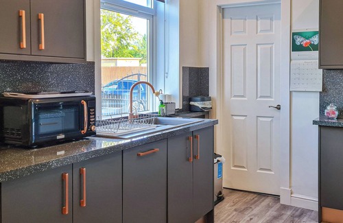 Wishaw Cottage | Welcoming 2 Bedroom Stay in Wishaw, North Lanarkshire