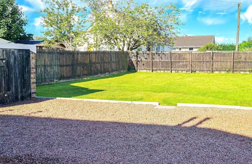 Wishaw Cottage | Welcoming 2 Bedroom Stay in Wishaw, North Lanarkshire