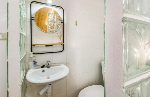Ubeda House | Cozy 2-Bedroom Retreat with Spa and Kitchen in Ubeda