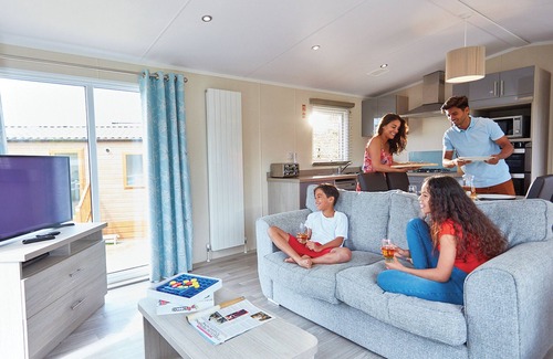 Stibb House | Family-Friendly Cabin-Style Caravan with Scenic Ocean View