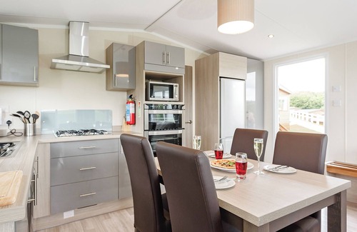 Stibb House | Family-Friendly Cabin-Style Caravan with Scenic Ocean View