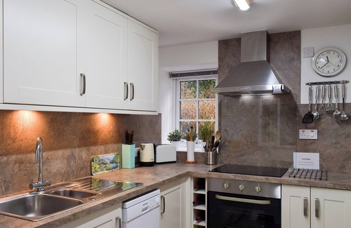 Cupar Cottage | Comfortable 2 Bedroom Stay in Cupar, Close to St. Andrews