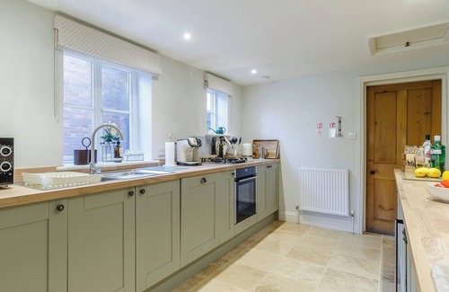 Holt Cottage | Cozy 2-Bedroom Retreat with Lake View in Holt