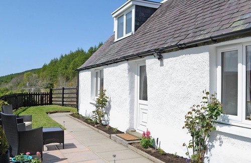 Lairg Cottage | Ideal 2-Bedroom Retreat in Linside, Near Dornoch