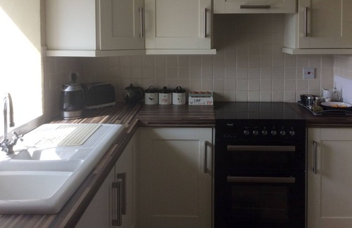 Mold Cottage | Cozy 2 Bedroom Stay in Rhosesmor, Near Mold