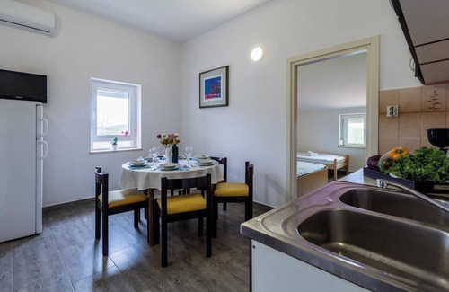 Jasenovica Apartment | Family-Friendly 2 Bedroom Retreat with Pool in Porec
