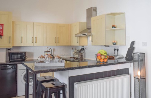 Ayr Cottage | Idyllic Garden Apartment Steps from Sandy Beachfront
