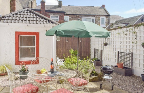 Ayr Cottage | Idyllic Garden Apartment Steps from Sandy Beachfront