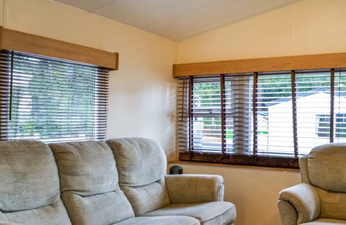 Tarbolton Cottage | Comfortable 2 Bedroom Getaway in Ayr with Great Amenities