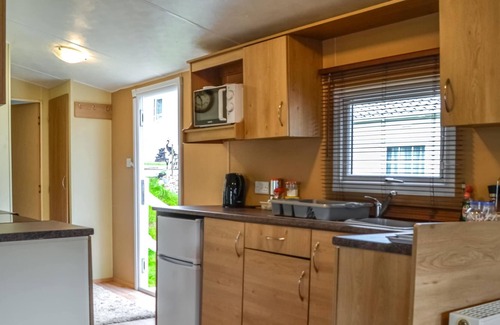 Tarbolton Cottage | Comfortable 2 Bedroom Getaway in Ayr with Great Amenities