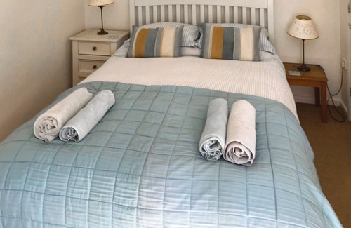 Holt Cottage | Family-Friendly 2 Bedroom Retreat in Holt - Rated 10/10
