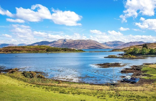 Arnisdale Cottage | Exceptional 2-Bedroom Stay in Arnisdale with Ocean Views