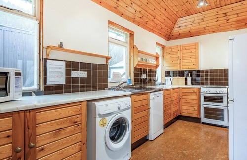 Ratagan Cottage | Discover 2-Bedroom Accommodation with Ocean Views in Ratagan