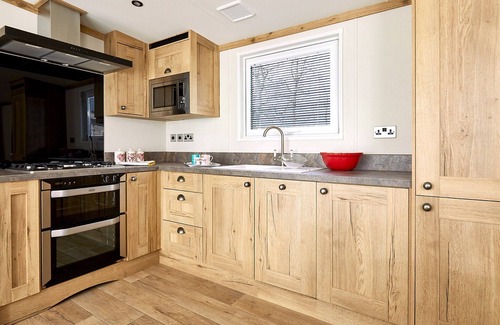 New Forest District Ski Chalet | Inviting 2 Bedroom Accommodation in Godshill, Fordingbridge