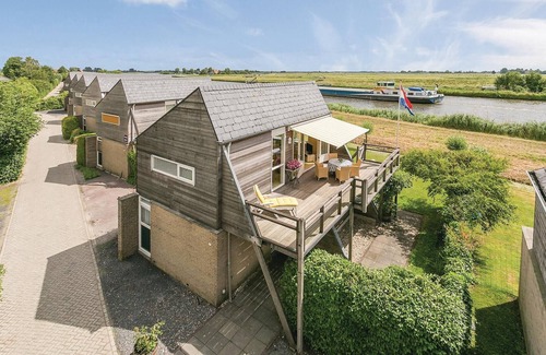Grou House | Family-Friendly 2 Bedroom Stay with Lake View & Spa